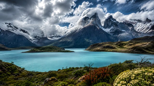 Stormy Mountain Lake 4K Wallpaper – Rugged Peaks Scenery 3840x2160 - Free Download