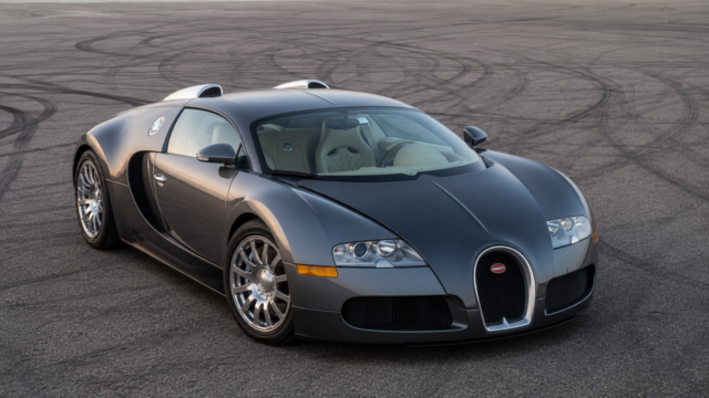 Metallic Grey Bugatti Veyron Racetrack 4K Desktop Wallpaper 3840x2160 - Free Download