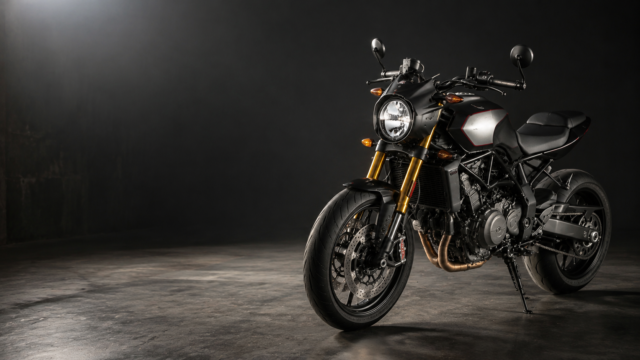 Premium Naked Sport Motorcycle Dark Studio 4K Wallpaper 3840x2160 - Free Download
