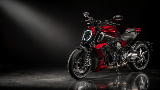 Red Ducati Diavel Muscle Cruiser Wallpaper 4K 3840x2160 - Free Download