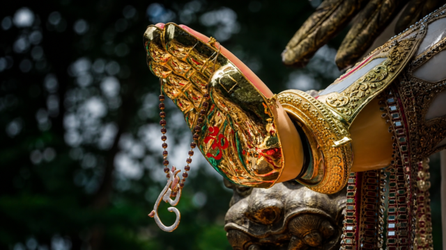 Chinchpokli Cha Chintamani Golden Hand Blessing Wallpaper 4K 3840x2160 - Free Download