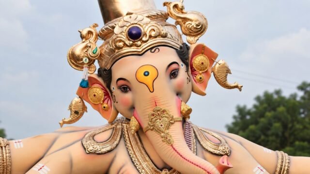 Lord Ganesha Close Up Golden Crown 4K HD Wallpaper 3840x2160 - Free Download