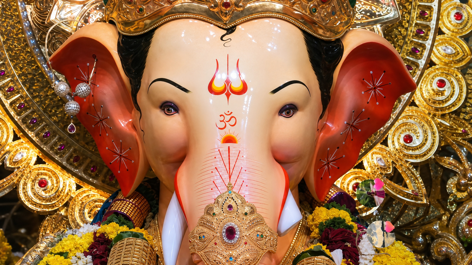 Majestic Lalbaugcha Raja Close Up Face 4K Wallpaper - pixora4k.com