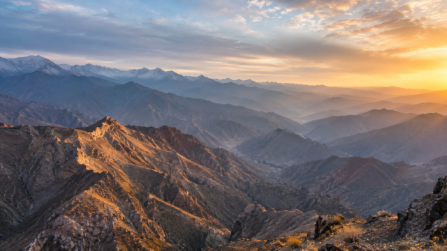 Mountain Valley Sunset 4K Wallpaper – Scenic Nature Landscape 3840x2160 - Free Download