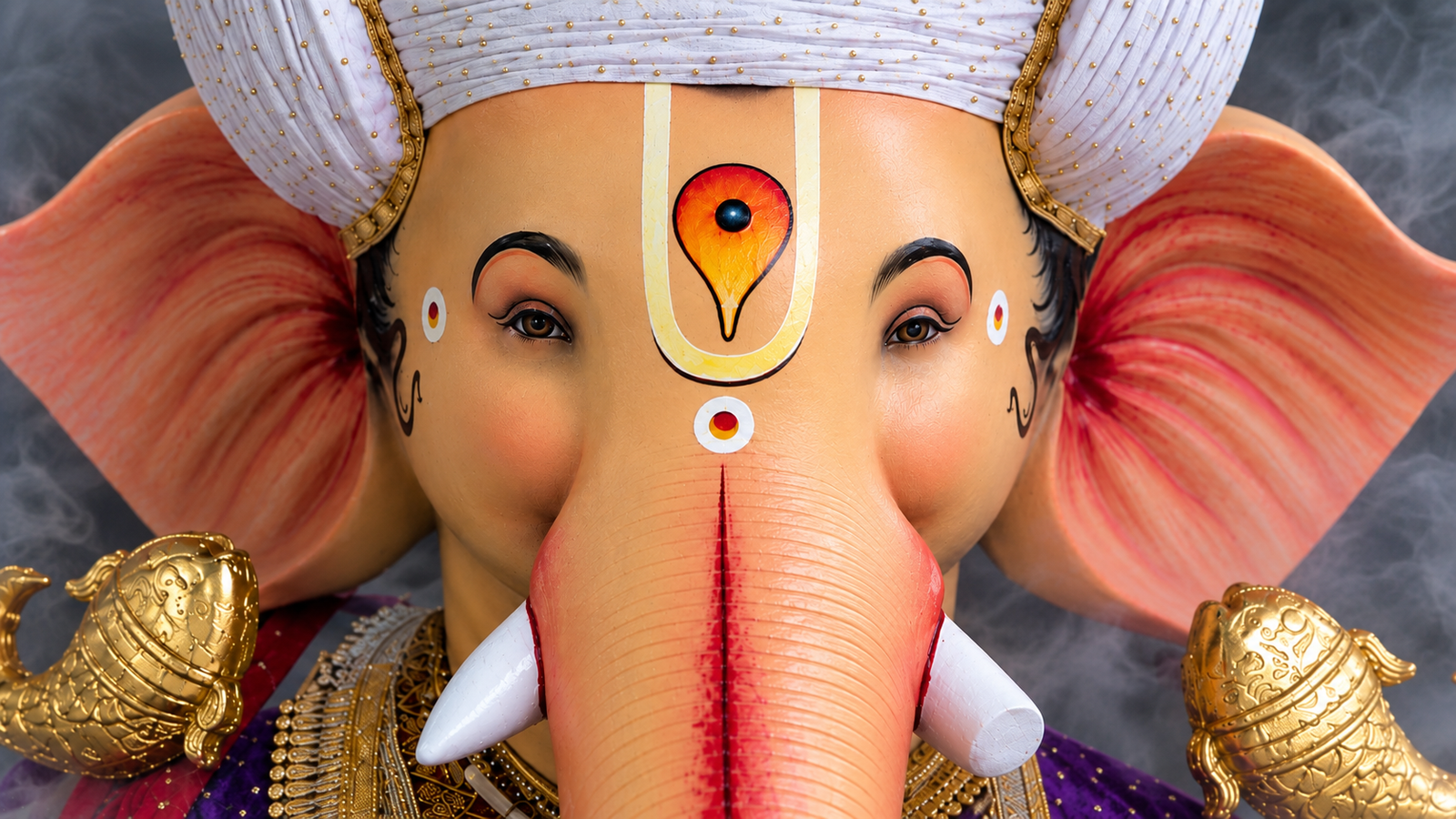 Parelcha Raja Divine Ganesha White Turban 4K Wallpaper - pixora4k.com
