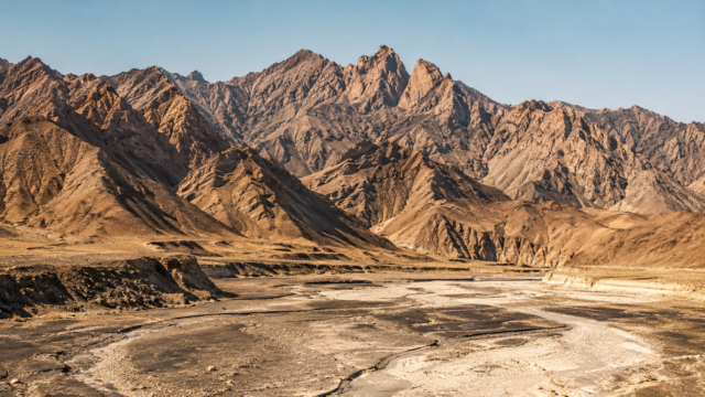 Rugged Desert Mountains 4K Wallpaper – Rocky Landscape 3840x2160 - Free Download